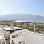 & Sea View Apartment *