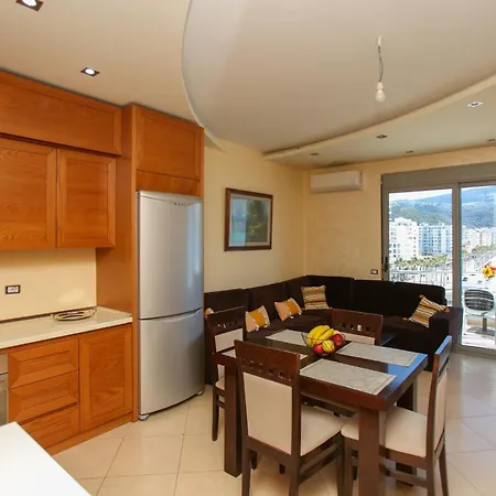 & Sea View Apartment *